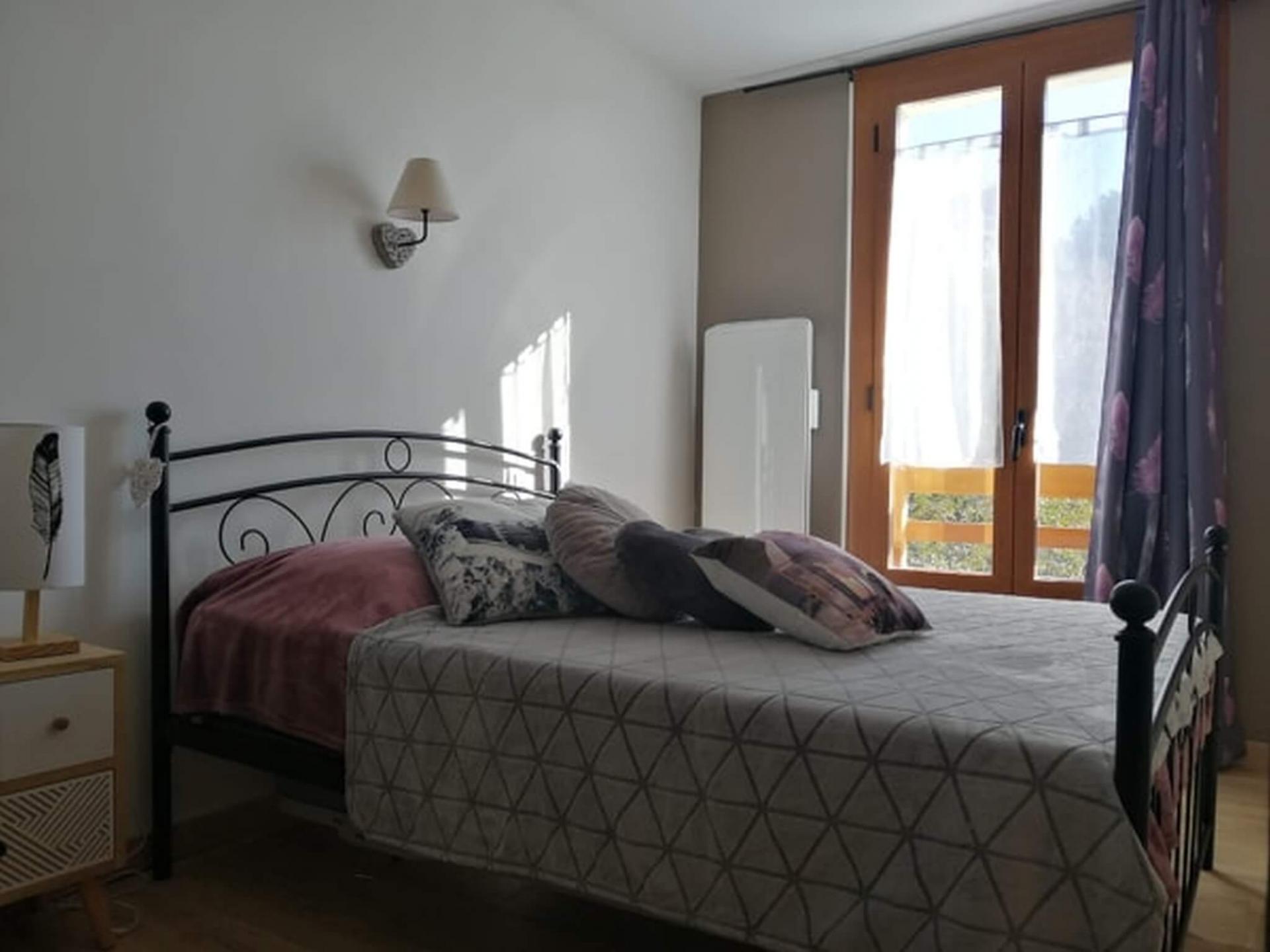 Chambre avec joli panorama sur la chaîne de montagne