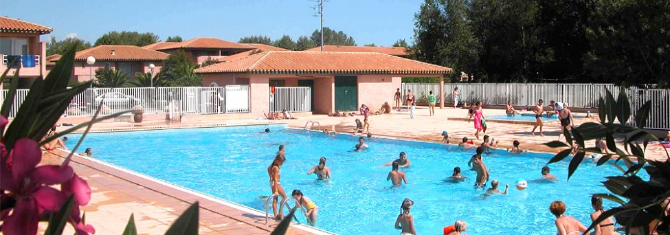 Toilettes et douche de la Piscine